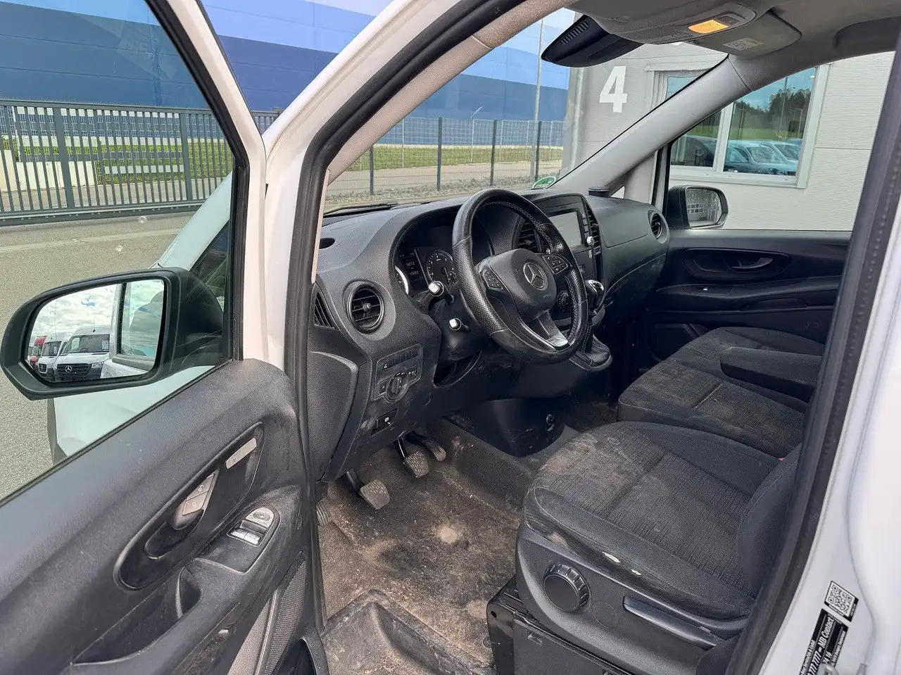 Mercedes-Benz Vito 114 CDI Lang Klima AHK - Furgon: 5 kép. Mercedes-Benz Vito 114 CDI Lang Klima AHK - Furgon: 5 kép.