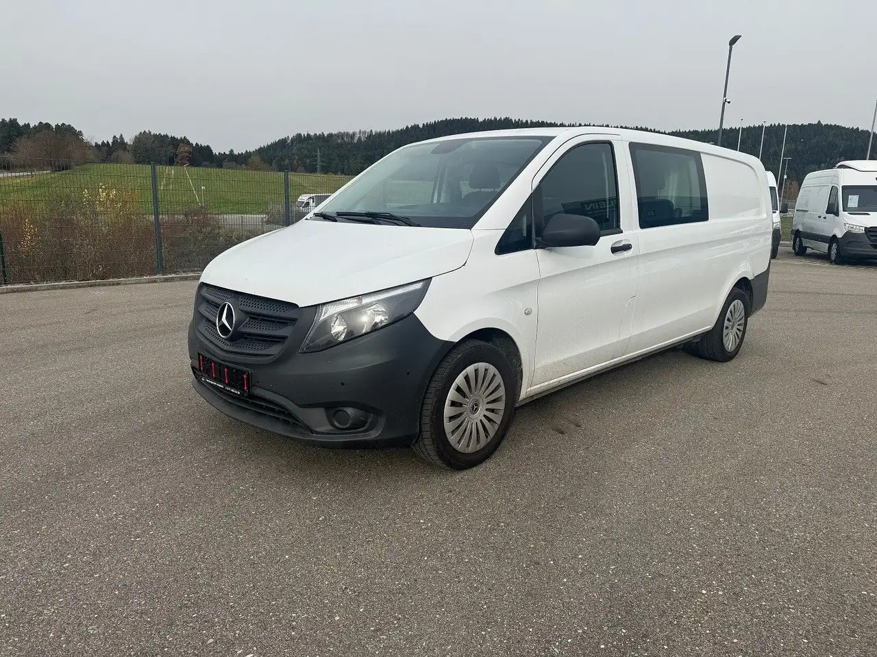 Mercedes-Benz Vito 116 CDI Lang Extralang Mixto Klima - Furgon: 1 kép. Mercedes-Benz Vito 116 CDI Lang Extralang Mixto Klima - Furgon: 1 kép.