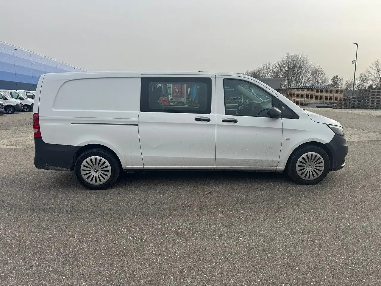Mercedes-Benz Vito 116 CDI Lang Extralang Mixto Klima - Furgon: 4 kép. Mercedes-Benz Vito 116 CDI Lang Extralang Mixto Klima - Furgon: 4 kép.