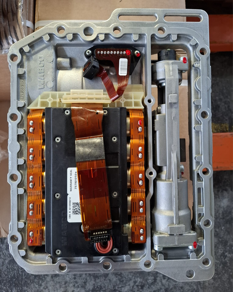 ASTRONIC ZF - Sebességváltó és alkatrészek - Teherautó: 1 kép. ASTRONIC ZF - Sebességváltó és alkatrészek - Teherautó: 1 kép.