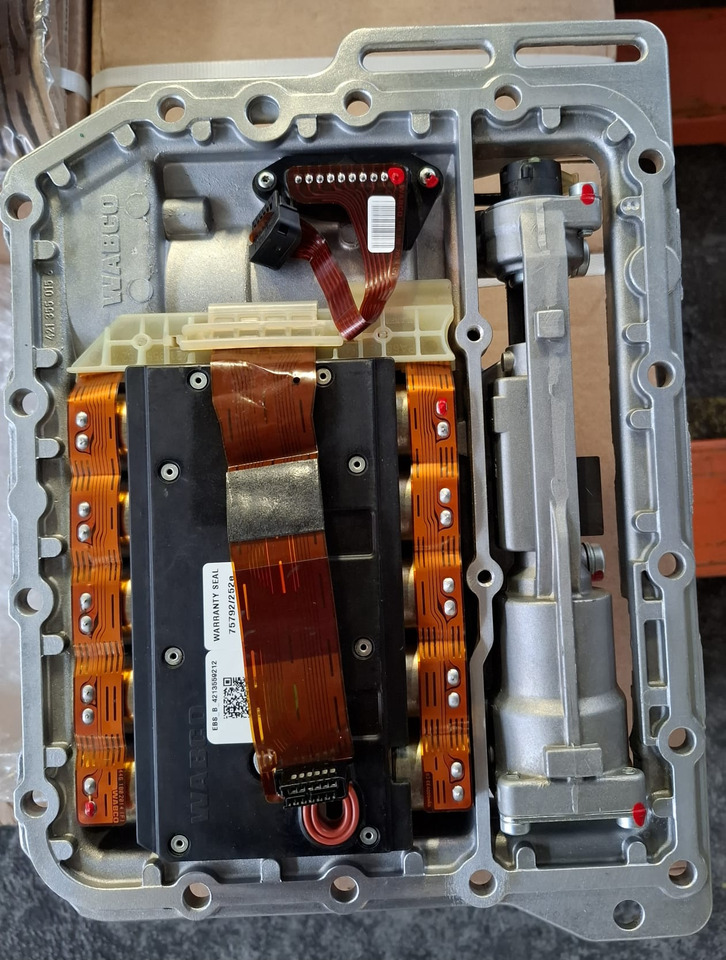 ASTRONIC ZF - Sebességváltó és alkatrészek - Teherautó: 2 kép. ASTRONIC ZF - Sebességváltó és alkatrészek - Teherautó: 2 kép.