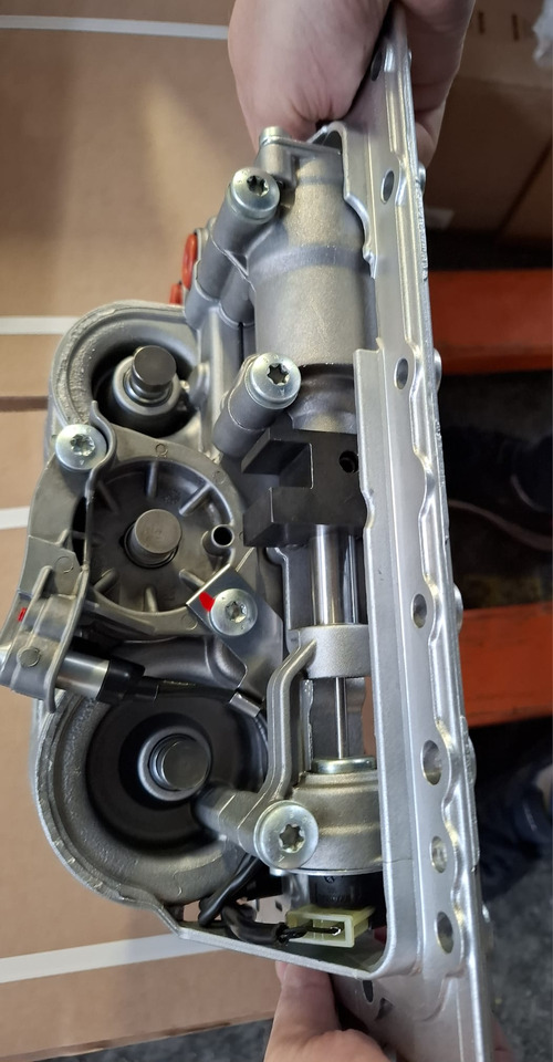 ASTRONIC ZF - Sebességváltó és alkatrészek - Teherautó: 3 kép. ASTRONIC ZF - Sebességváltó és alkatrészek - Teherautó: 3 kép.