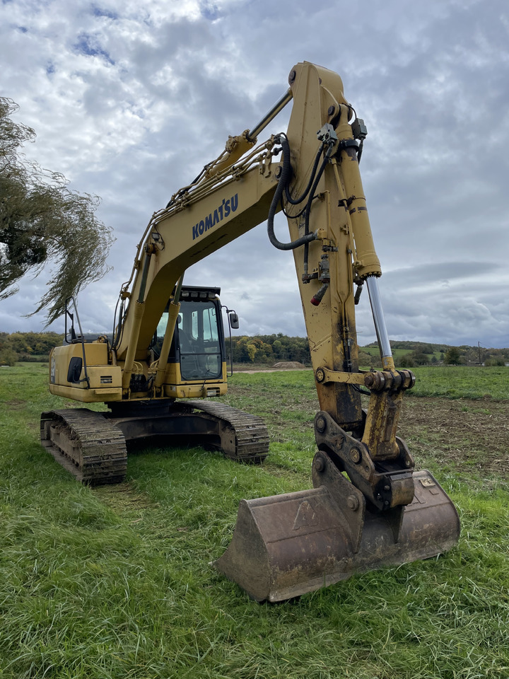 Komatsu PC210LC-8 - Lánctalpas kotró: 3 kép. Komatsu PC210LC-8 - Lánctalpas kotró: 3 kép.