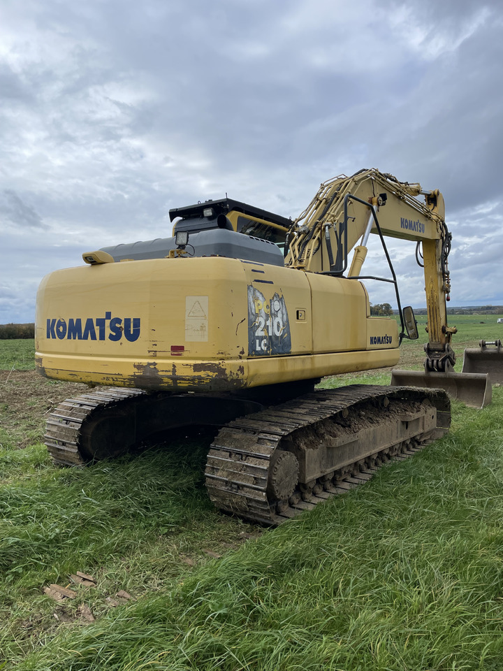 Komatsu PC210LC-8 - Lánctalpas kotró: 4 kép. Komatsu PC210LC-8 - Lánctalpas kotró: 4 kép.