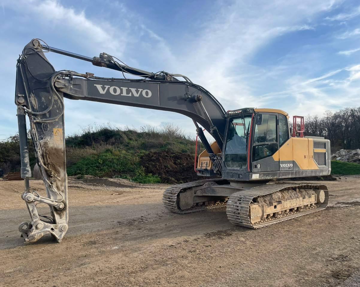 Volvo EC220EL - Lánctalpas kotró: 5 kép. Volvo EC220EL - Lánctalpas kotró: 5 kép.