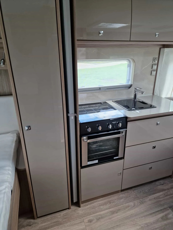 Fendt Tendenza 650 SFD Safety-, Batteri. Fußbodentem - Lakókocsi: 5 kép. Fendt Tendenza 650 SFD Safety-, Batteri. Fußbodentem - Lakókocsi: 5 kép.