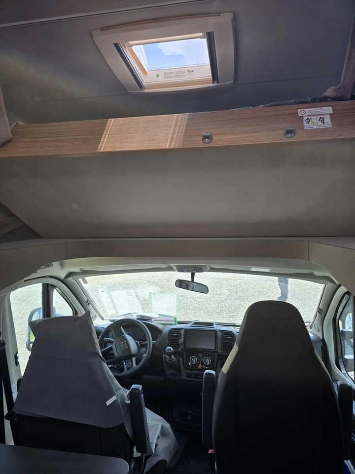 Weinsberg CaraHome 550 MG Aufbauklima., Markise, AHK - Alkóvos lakóautó: 5 kép. Weinsberg CaraHome 550 MG Aufbauklima., Markise, AHK - Alkóvos lakóautó: 5 kép.