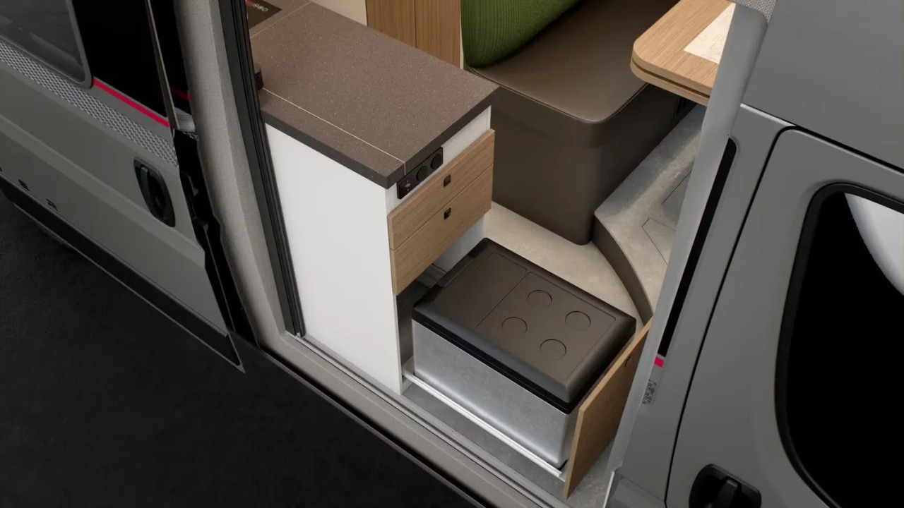 Wohnmobil Bürstner Papillon CV Automatik 140 PS - Kempingautó: 5 kép. Wohnmobil Bürstner Papillon CV Automatik 140 PS - Kempingautó: 5 kép.