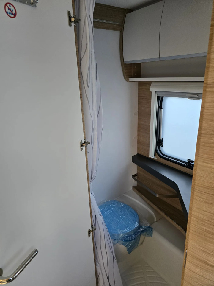 Lakókocsi Wohnwagen Fendt Bianco Activ 515 SKF volle Hütte: 8 kép. Lakókocsi Wohnwagen Fendt Bianco Activ 515 SKF volle Hütte: 8 kép.