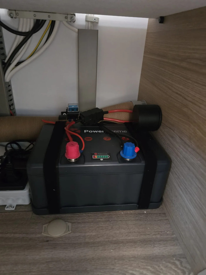 Lakókocsi Wohnwagen Fendt Bianco Activ 515 SKF volle Hütte: 13 kép. Lakókocsi Wohnwagen Fendt Bianco Activ 515 SKF volle Hütte: 13 kép.