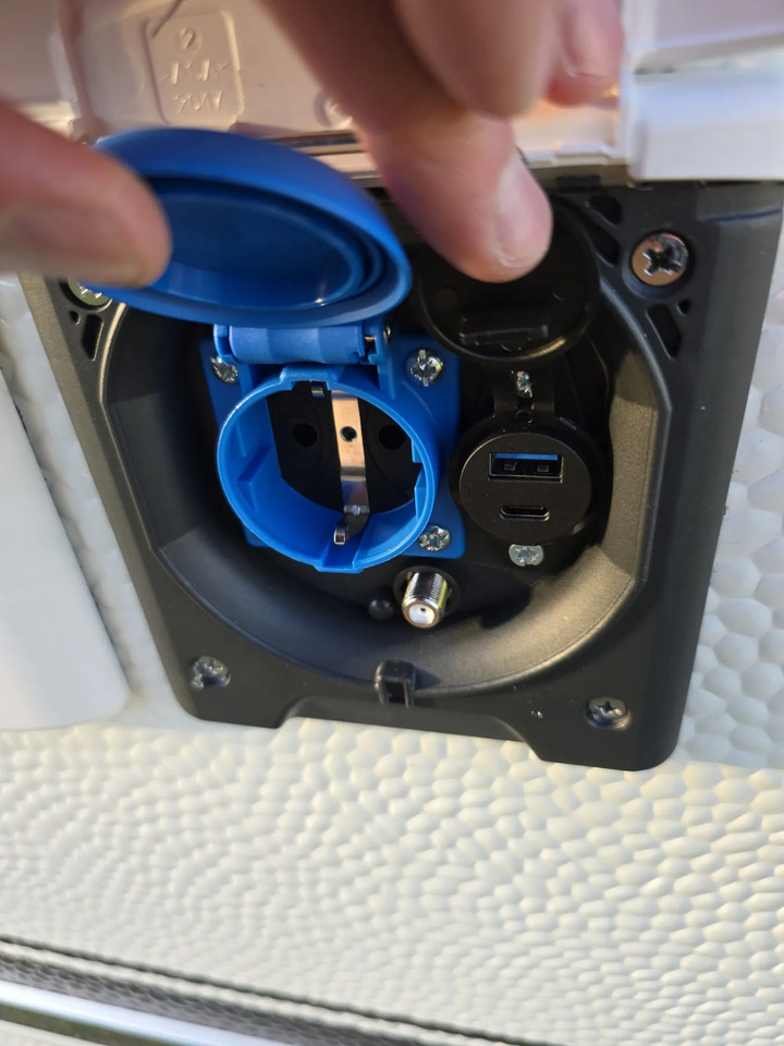 Lakókocsi Wohnwagen Fendt Bianco Activ 515 SKF volle Hütte: 17 kép. Lakókocsi Wohnwagen Fendt Bianco Activ 515 SKF volle Hütte: 17 kép.