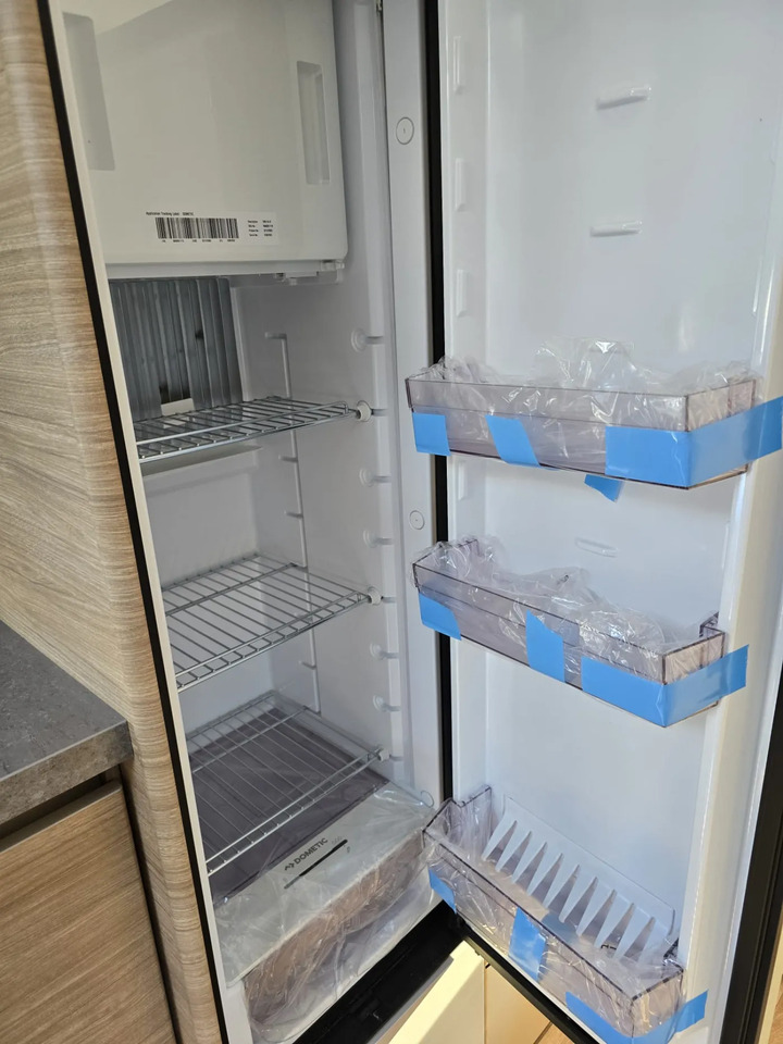 Lakókocsi Wohnwagen Fendt Bianco Activ 515 SKF volle Hütte: 16 kép. Lakókocsi Wohnwagen Fendt Bianco Activ 515 SKF volle Hütte: 16 kép.