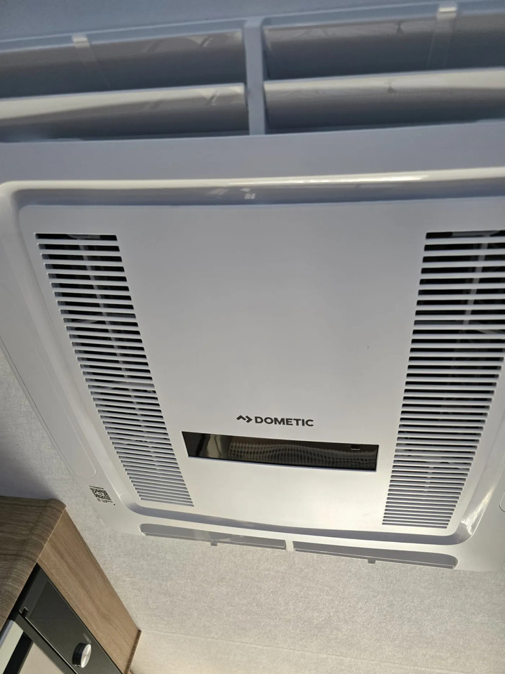 Lakókocsi Wohnwagen Fendt Bianco Activ 515 SKF volle Hütte: 12 kép. Lakókocsi Wohnwagen Fendt Bianco Activ 515 SKF volle Hütte: 12 kép.