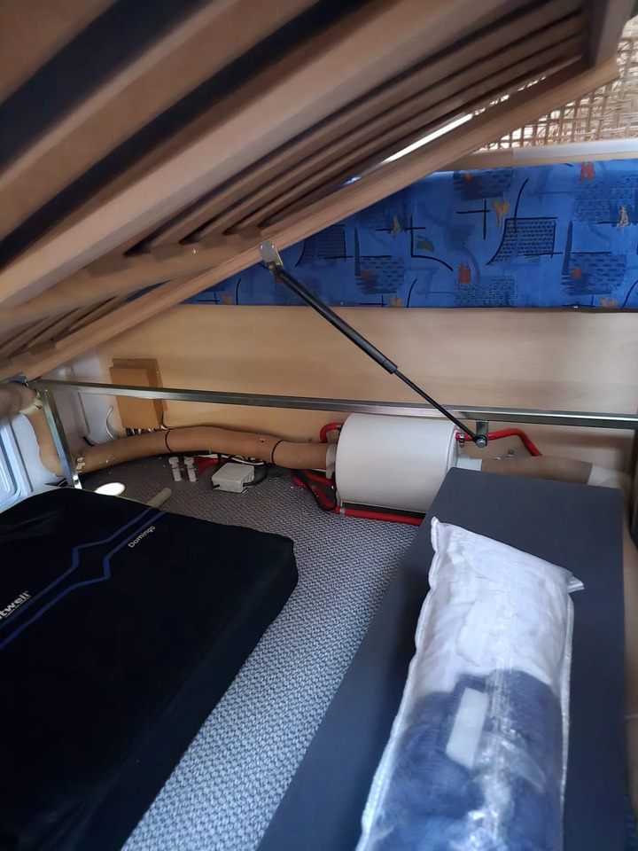 Wohnwagen TEC Tour 445 TDF Mover, Markise, Dusche - Lakókocsi: 3 kép. Wohnwagen TEC Tour 445 TDF Mover, Markise, Dusche - Lakókocsi: 3 kép.