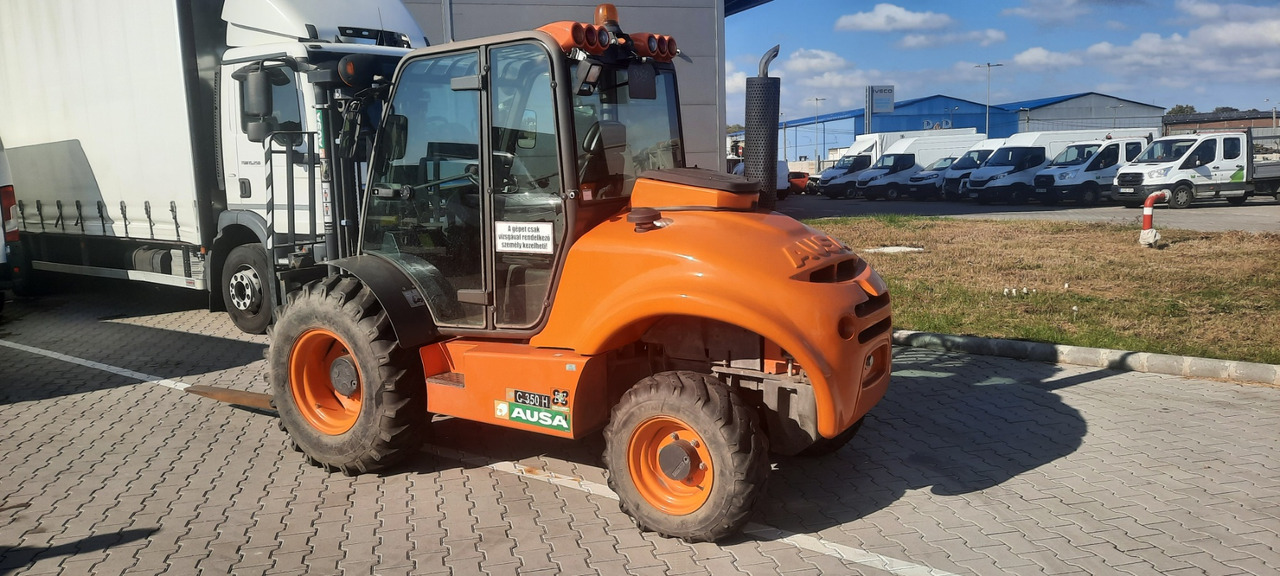 AUSA C350HX 4 Closed Cabin All Wheel Drive - Dízel targonca: 3 kép. AUSA C350HX 4 Closed Cabin All Wheel Drive - Dízel targonca: 3 kép.