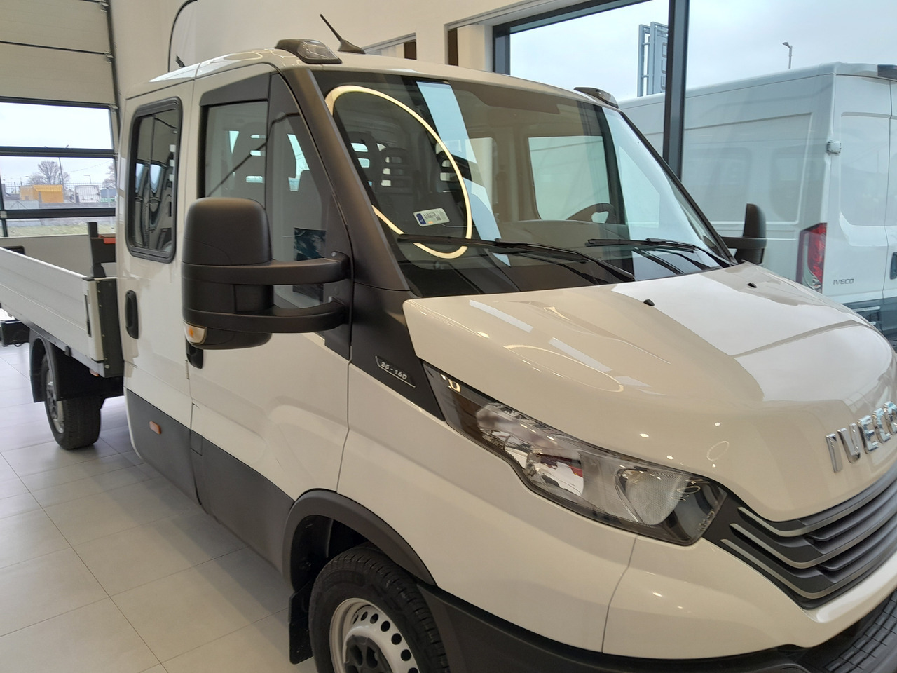 Iveco Daila 35 Daily C 18 H 3450 - Platós kisteherautó: 4 kép. Iveco Daila 35 Daily C 18 H 3450 - Platós kisteherautó: 4 kép.