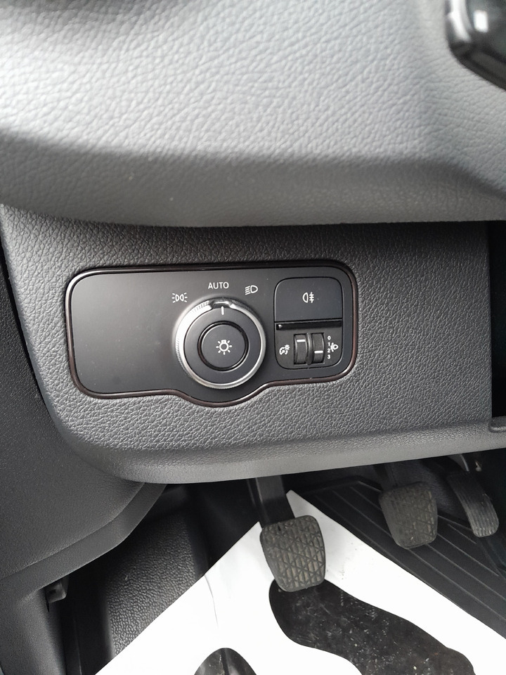 MERCEDES-BENZ Sprinter - Platós kisteherautó: 5 kép. MERCEDES-BENZ Sprinter - Platós kisteherautó: 5 kép.