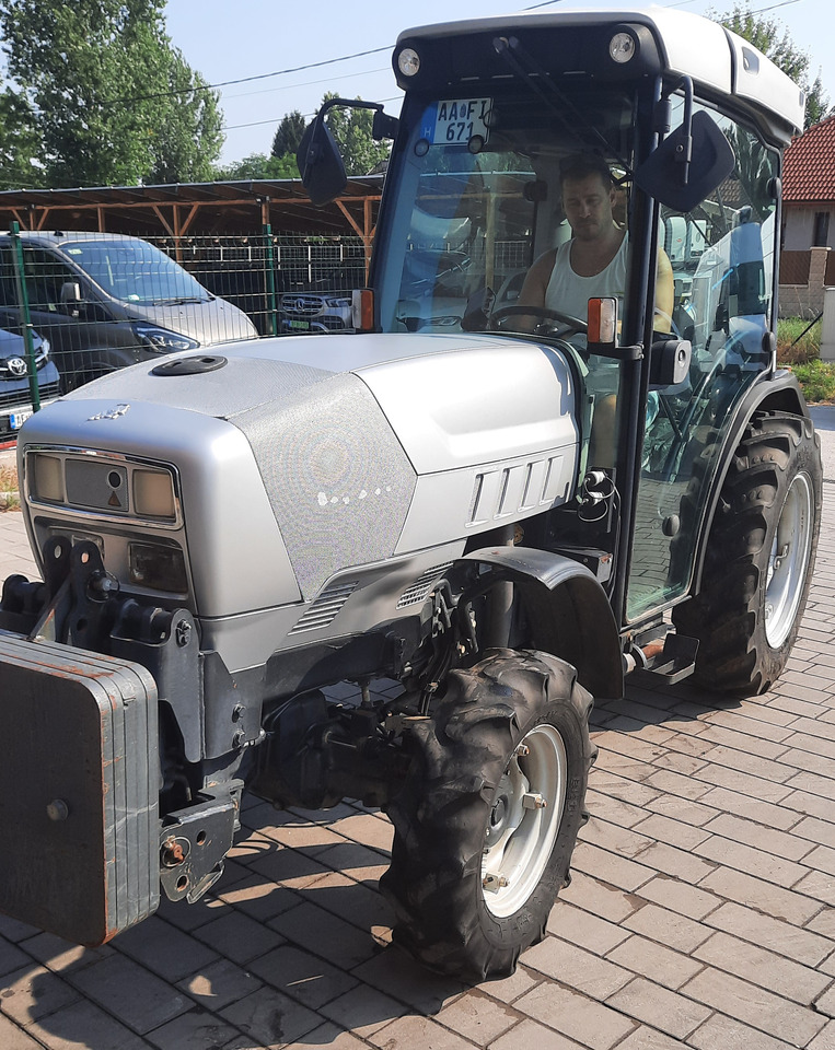 LAMBORGHINI RV90 Automatic - Mezőgazdasági gépek: 1 kép. LAMBORGHINI RV90 Automatic - Mezőgazdasági gépek: 1 kép.