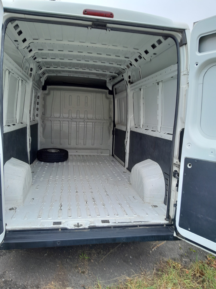 PEUGEOT BOXER 2.2 BlueHDI 350 FT L3H2 Pro - Dobozos kisteherautó: 5 kép. PEUGEOT BOXER 2.2 BlueHDI 350 FT L3H2 Pro - Dobozos kisteherautó: 5 kép.