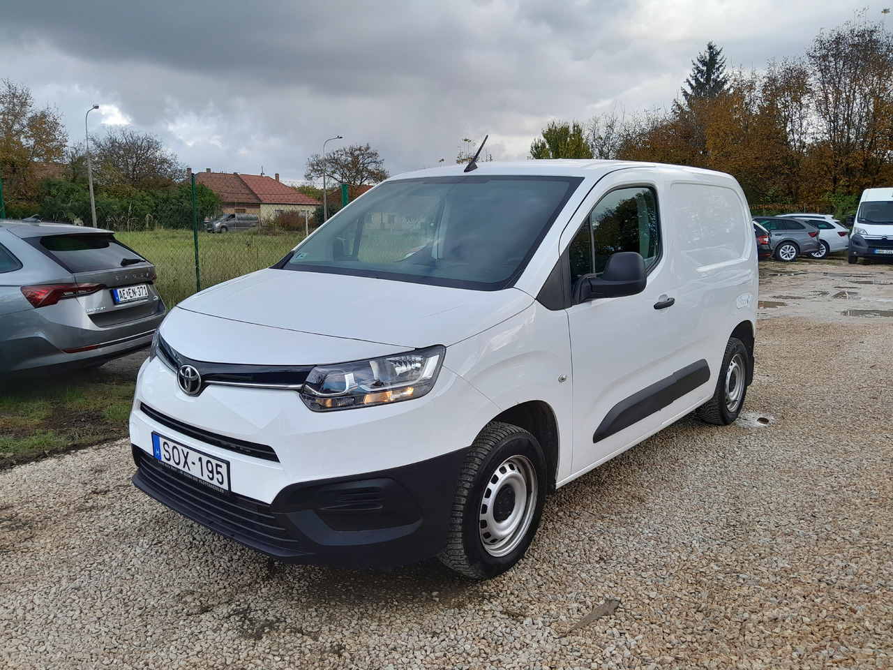 TOYOTA 1.5 City Active 3 Business - Kis furgon: 2 kép. TOYOTA 1.5 City Active 3 Business - Kis furgon: 2 kép.