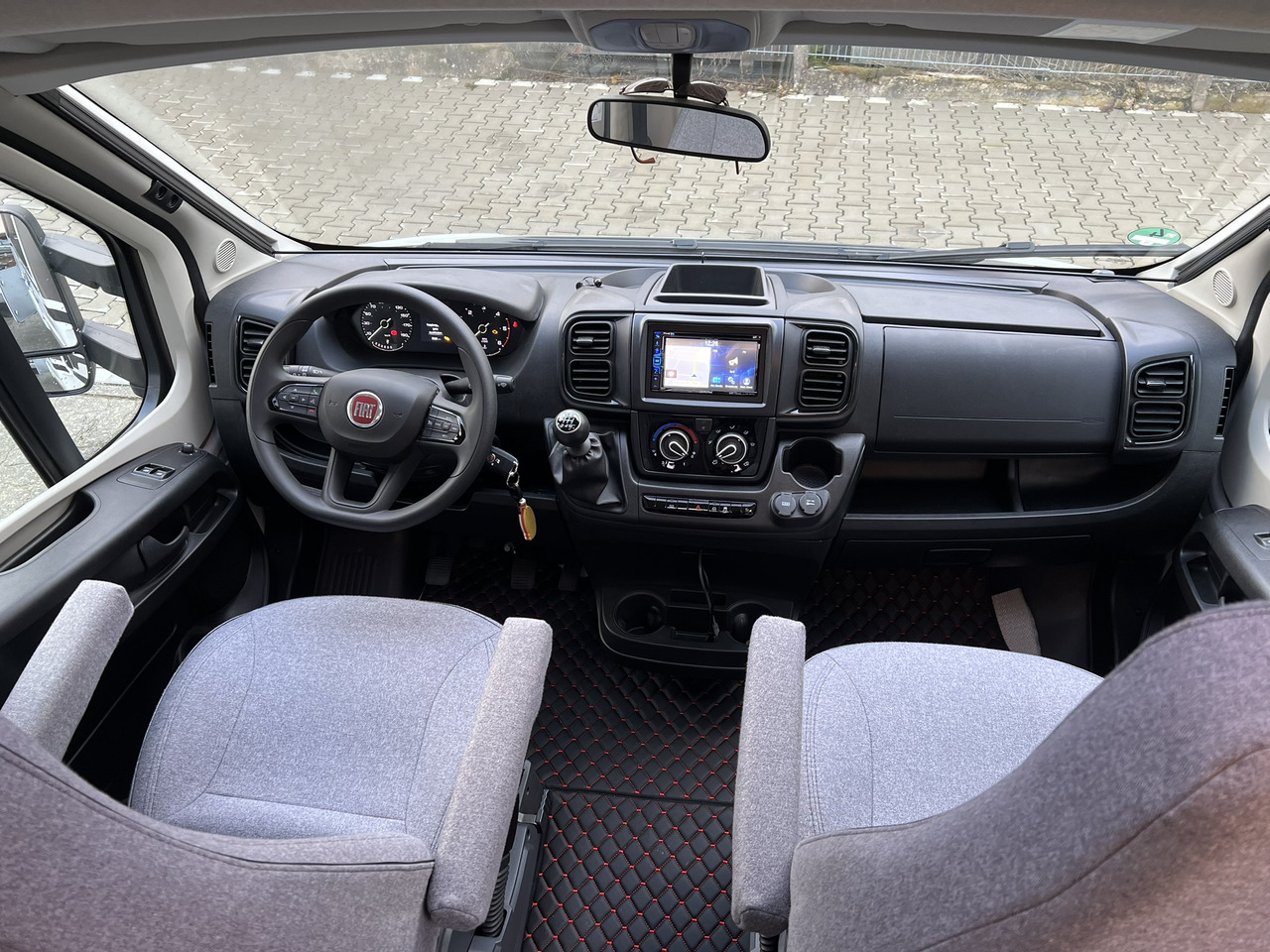 SUNLIGHT T 58 - Félintegrált lakóautó: 5 kép. SUNLIGHT T 58 - Félintegrált lakóautó: 5 kép.