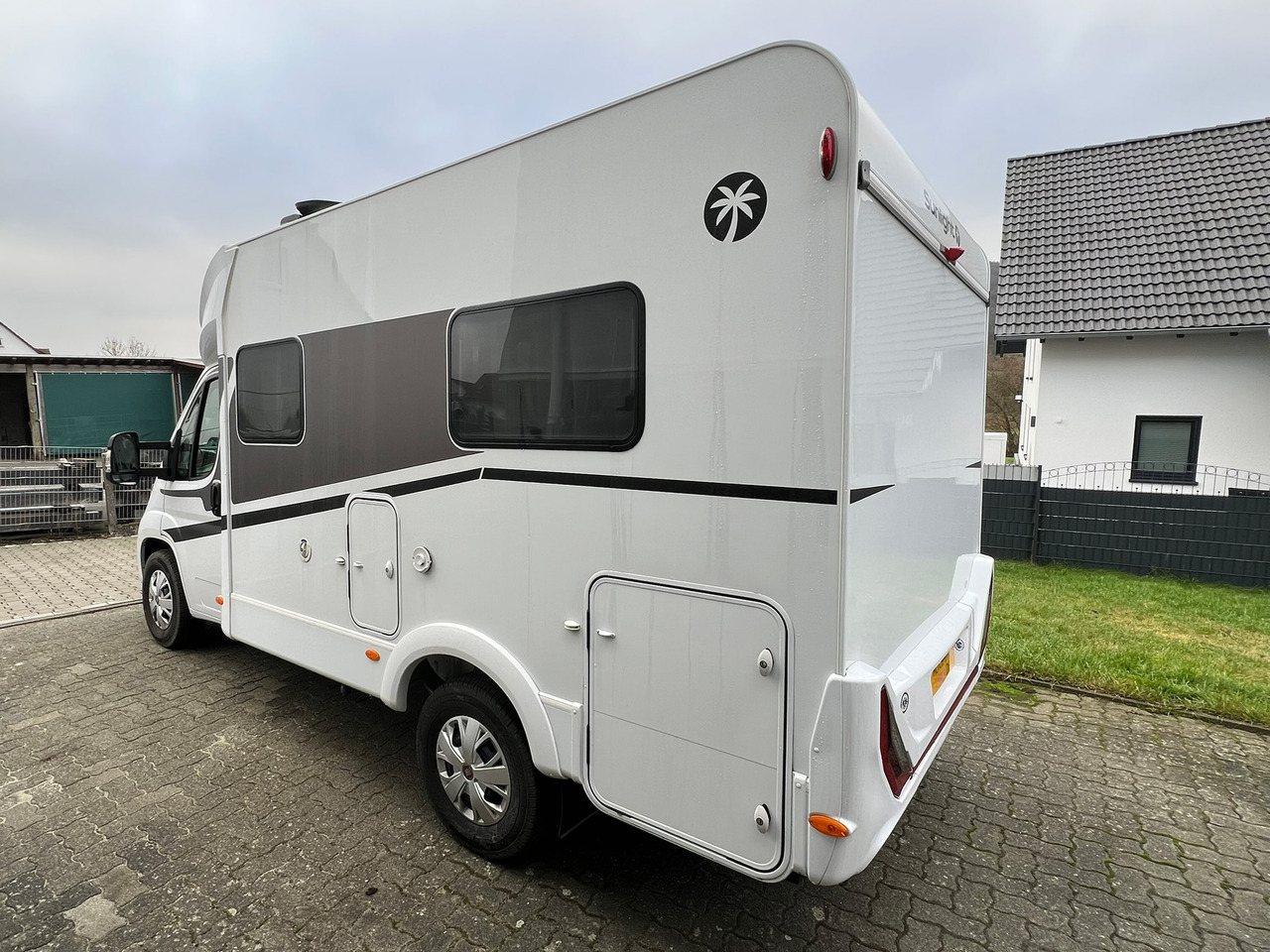 SUNLIGHT T 58 - Félintegrált lakóautó: 2 kép. SUNLIGHT T 58 - Félintegrált lakóautó: 2 kép.