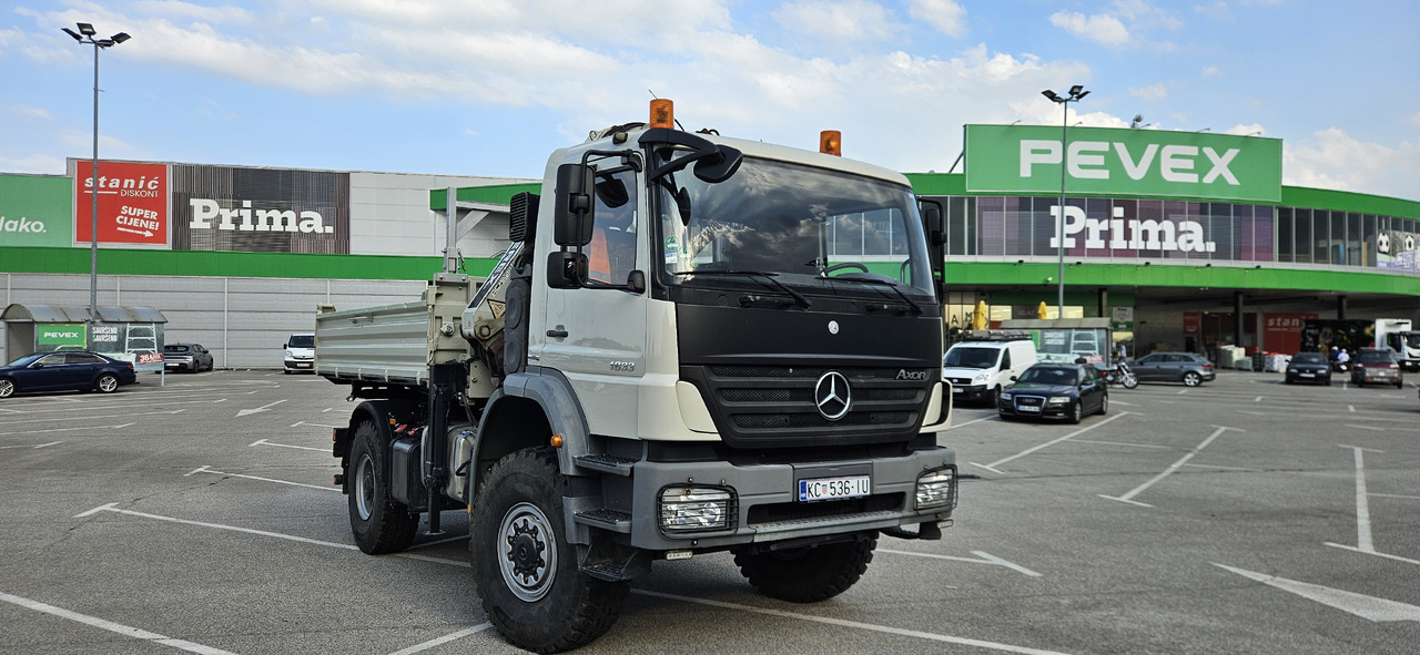 MERCEDES-BENZ Axor 1833 4x4 - Darus autó: 3 kép. MERCEDES-BENZ Axor 1833 4x4 - Darus autó: 3 kép.