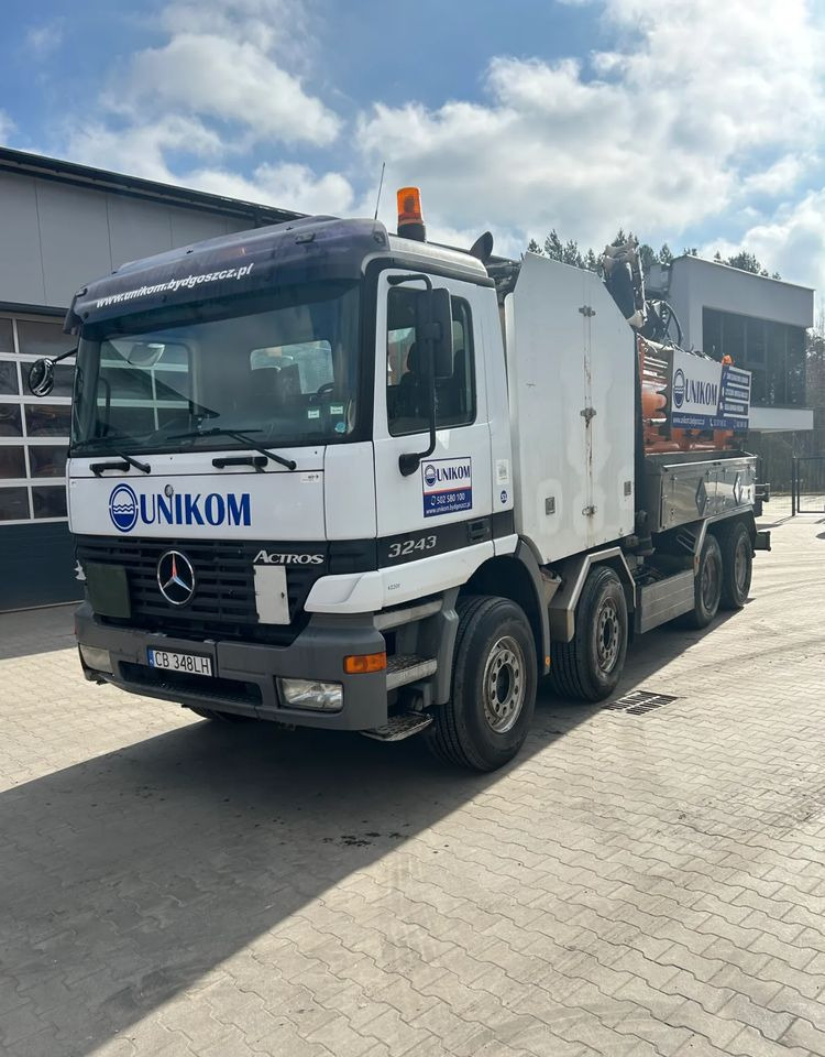 Mercedes-Benz ACTROS 3243 KAISER AQUASTER WUKO - Szippantós autó: 3 kép. Mercedes-Benz ACTROS 3243 KAISER AQUASTER WUKO - Szippantós autó: 3 kép.