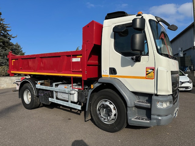 DAF LF 320 - EURO 6 - Billenőplatós teherautó: 2 kép. DAF LF 320 - EURO 6 - Billenőplatós teherautó: 2 kép.