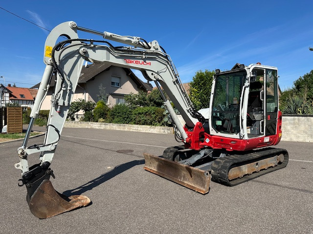 TAKEUCHI TB 370 - Minikotró: 3 kép. TAKEUCHI TB 370 - Minikotró: 3 kép.