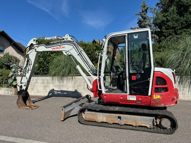 TAKEUCHI TB 370 - Minikotró: 1 kép. TAKEUCHI TB 370 - Minikotró: 1 kép.