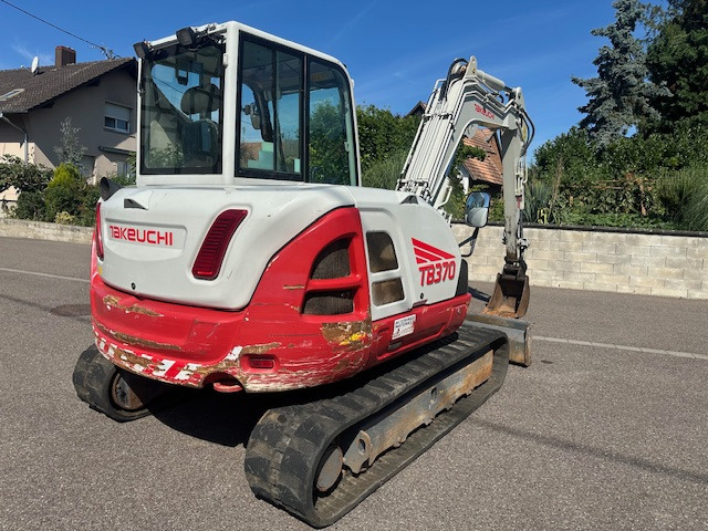 TAKEUCHI TB 370 - Minikotró: 4 kép. TAKEUCHI TB 370 - Minikotró: 4 kép.