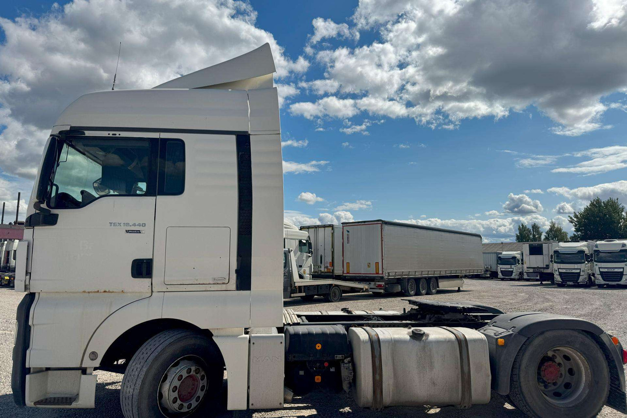 MAN TGX - Nyergesvontató: 4 kép. MAN TGX - Nyergesvontató: 4 kép.