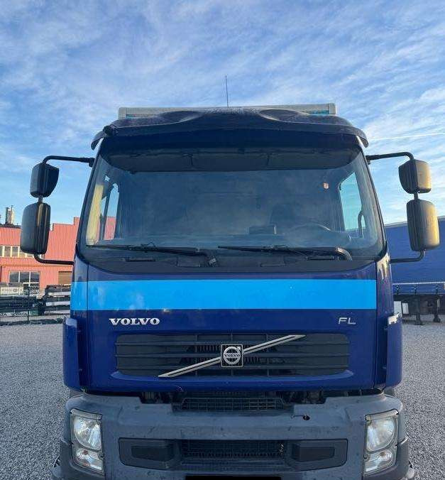 Volvo FL 240 - Hűtős teherautó: 2 kép. Volvo FL 240 - Hűtős teherautó: 2 kép.