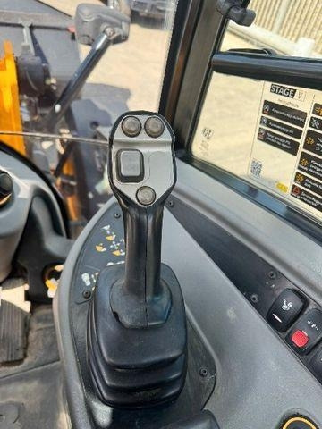 JCB 409 - Gumikerekes homlokrakodó: 5 kép. JCB 409 - Gumikerekes homlokrakodó: 5 kép.