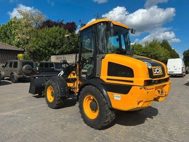 JCB 409 - Gumikerekes homlokrakodó: 4 kép. JCB 409 - Gumikerekes homlokrakodó: 4 kép.