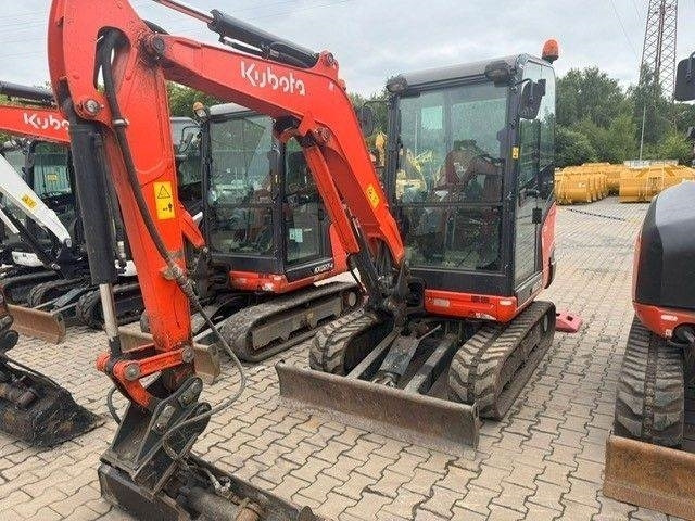 Kubota KX027-4 - Minikotró: 2 kép. Kubota KX027-4 - Minikotró: 2 kép.