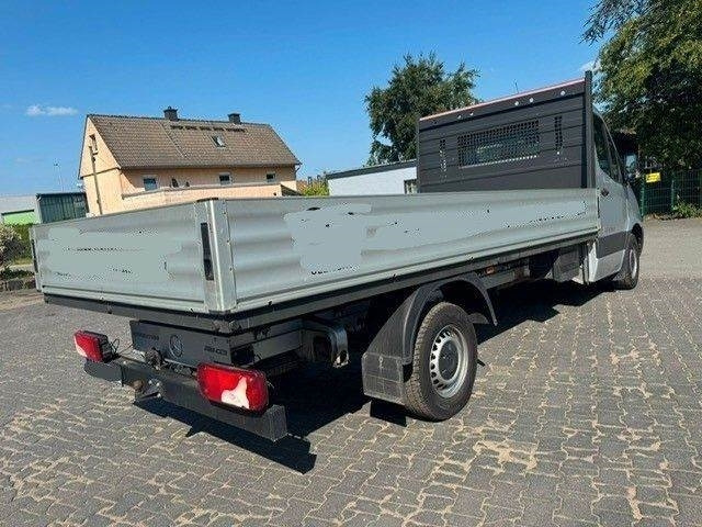 Mercedes-Benz 319 CDI - Platós kisteherautó: 2 kép. Mercedes-Benz 319 CDI - Platós kisteherautó: 2 kép.