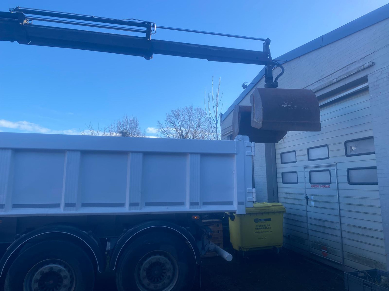 RENAULT T460 - Billenőplatós teherautó: 3 kép. RENAULT T460 - Billenőplatós teherautó: 3 kép.