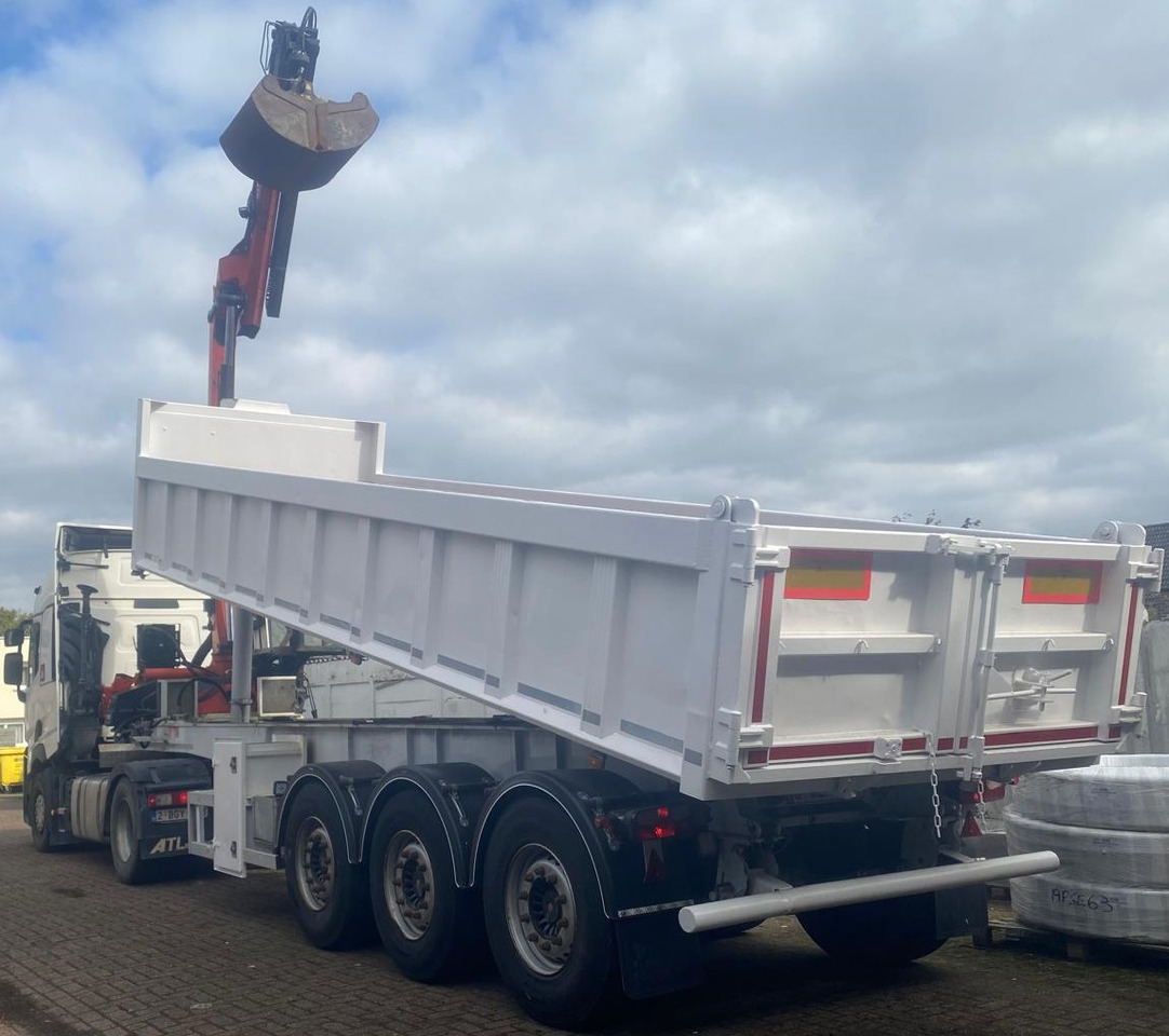 RENAULT T460 - Billenőplatós teherautó: 1 kép. RENAULT T460 - Billenőplatós teherautó: 1 kép.