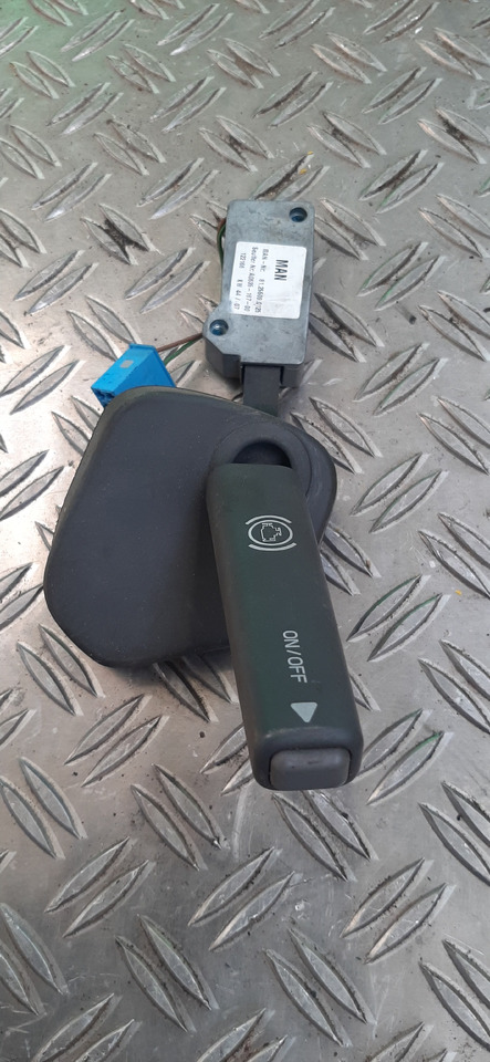 Gebr. Lenkstockschalter / Lenkstockhebel Motorbremse, MAN , Artikel - Nr. : 81.25509 - 0125 - Kormányoszlop kapcsoló - Teherautó: 3 kép. Gebr. Lenkstockschalter / Lenkstockhebel Motorbremse, MAN , Artikel - Nr. : 81.25509 - 0125 - Kormányoszlop kapcsoló - Teherautó: 3 kép.