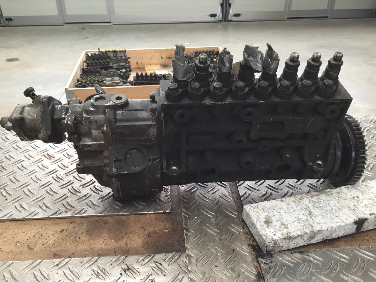 Gebrauchte Einspritzpumpe MB 1735 SK 442_LA, 350 PS - Üzemanyag szivattyú - Teherautó: 2 kép. Gebrauchte Einspritzpumpe MB 1735 SK 442_LA, 350 PS - Üzemanyag szivattyú - Teherautó: 2 kép.