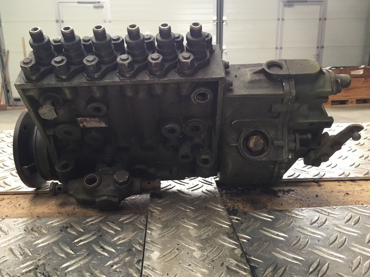 Gebrauchte Einspritzpumpe MB 814, Typ : OM 366, Artikel - Nr. : 81.99999 - 9999 - Üzemanyag szivattyú - Teherautó: 3 kép. Gebrauchte Einspritzpumpe MB 814, Typ : OM 366, Artikel - Nr. : 81.99999 - 9999 - Üzemanyag szivattyú - Teherautó: 3 kép.