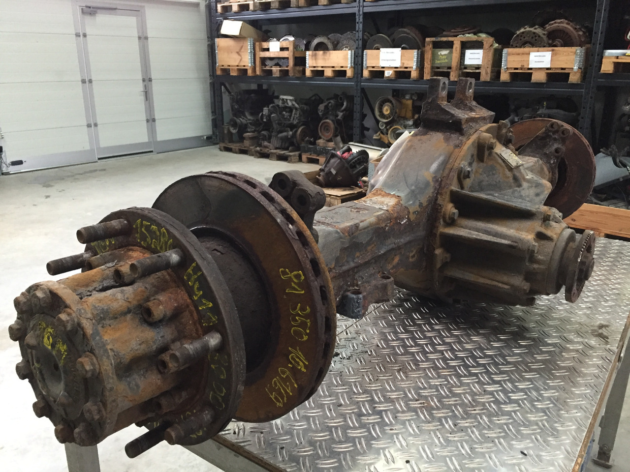 Gebrauchte Hinterachse MAN TGM 15.280, Typ : HY 11 3000, Artikel - Nr. : 81.35010 - 6169 - Hátsó tengely - Teherautó: 5 kép. Gebrauchte Hinterachse MAN TGM 15.280, Typ : HY 11 3000, Artikel - Nr. : 81.35010 - 6169 - Hátsó tengely - Teherautó: 5 kép.