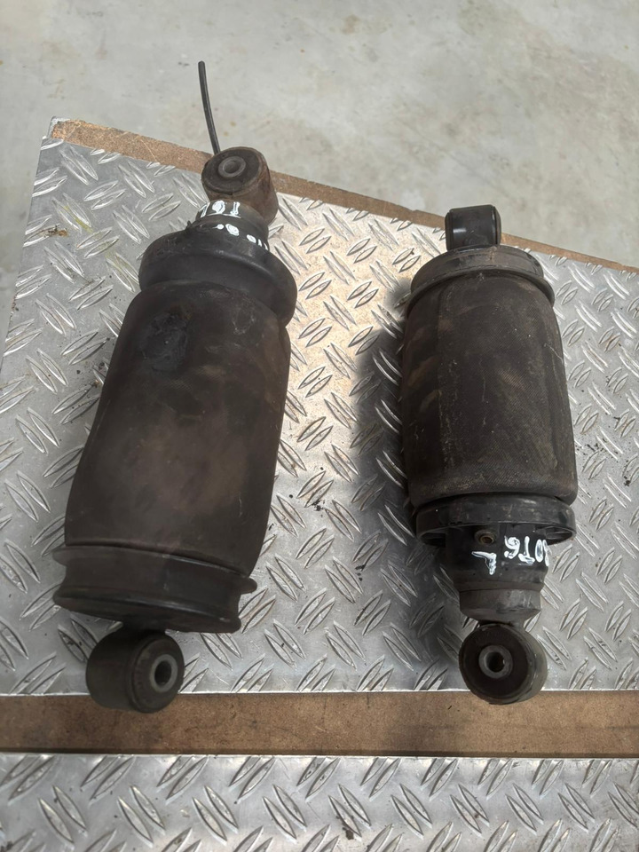 Gebrauchte Luftbälge MAN 8.180, Artikel - Nr. : 81.9999 - 9999 - Fülke felfüggesztés - Teherautó: 2 kép. Gebrauchte Luftbälge MAN 8.180, Artikel - Nr. : 81.9999 - 9999 - Fülke felfüggesztés - Teherautó: 2 kép.