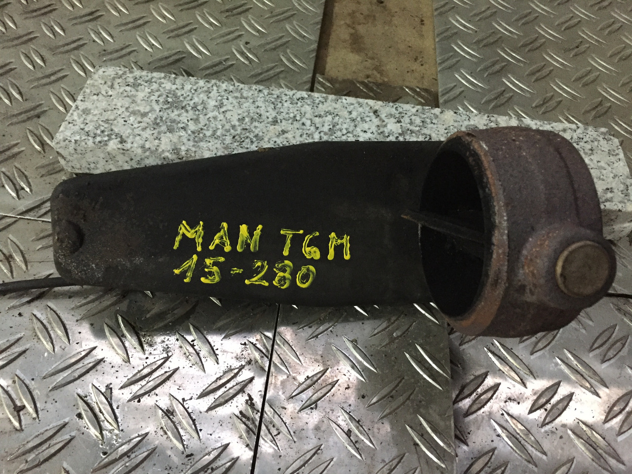 Gebrauchte Motorbremse MAN TGM 15.280, Abgasdrossel, Artikel - Nr.: 81.15601-0035 - Motor és alkatrészek - Teherautó: 1 kép. Gebrauchte Motorbremse MAN TGM 15.280, Abgasdrossel, Artikel - Nr.: 81.15601-0035 - Motor és alkatrészek - Teherautó: 1 kép.