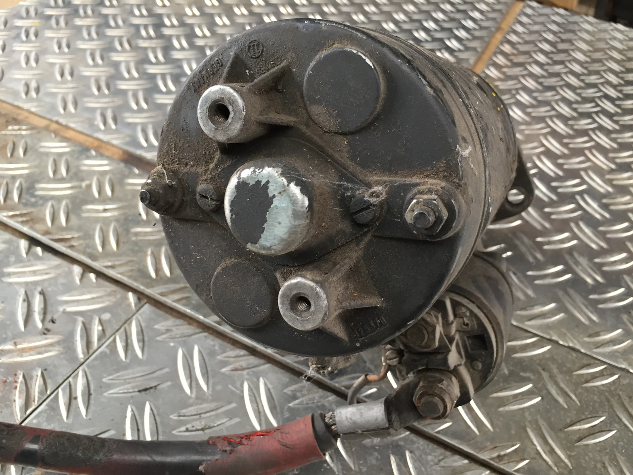 Gebrauchter Anlasser Magirus Deutz, Motor Typ 5 L912, Artikel - Nr. : 0 001 368 001 - Indítómotor - Teherautó: 3 kép. Gebrauchter Anlasser Magirus Deutz, Motor Typ 5 L912, Artikel - Nr. : 0 001 368 001 - Indítómotor - Teherautó: 3 kép.