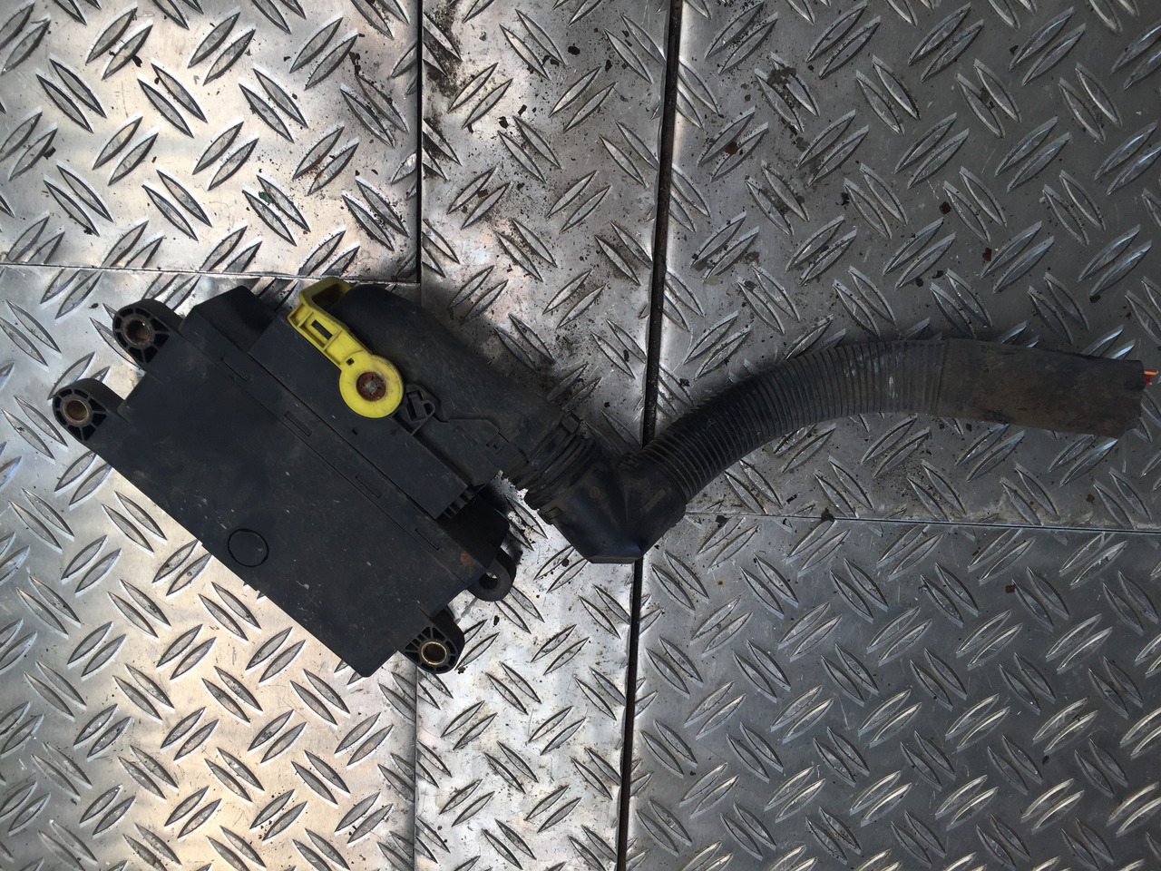 Gebrauchtes AdBlue Steuergerät, MB Atego 8.18, Artikel - Nr. : A 002 540 90 45 - ECU - Teherautó: 4 kép. Gebrauchtes AdBlue Steuergerät, MB Atego 8.18, Artikel - Nr. : A 002 540 90 45 - ECU - Teherautó: 4 kép.