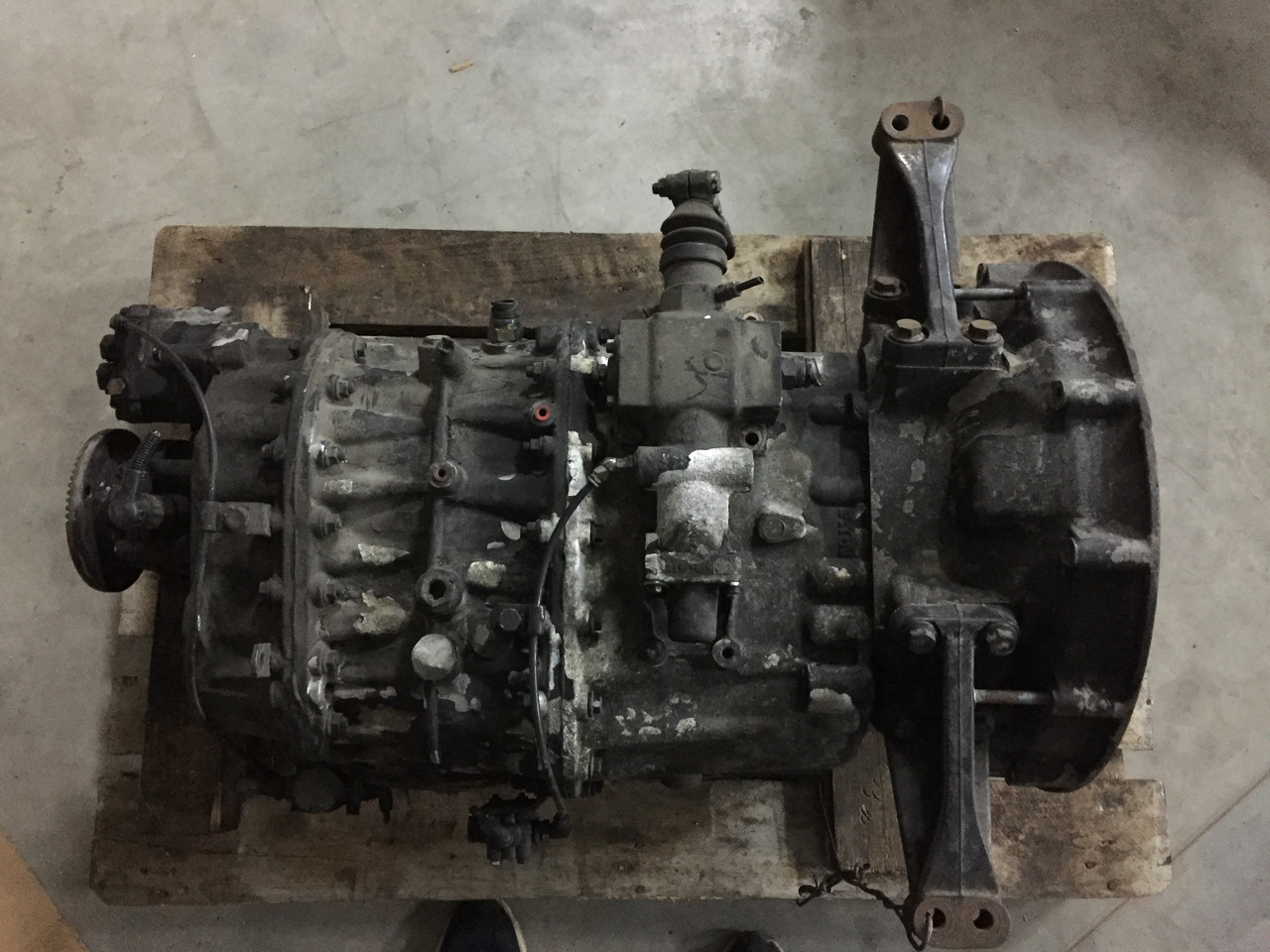 Gebrauchtes Getriebe MAN TGM Typ: ETO FS 8309, Artikel - Nr.: 81.32003 - 6957 - Sebességváltó - Teherautó: 2 kép. Gebrauchtes Getriebe MAN TGM Typ: ETO FS 8309, Artikel - Nr.: 81.32003 - 6957 - Sebességváltó - Teherautó: 2 kép.