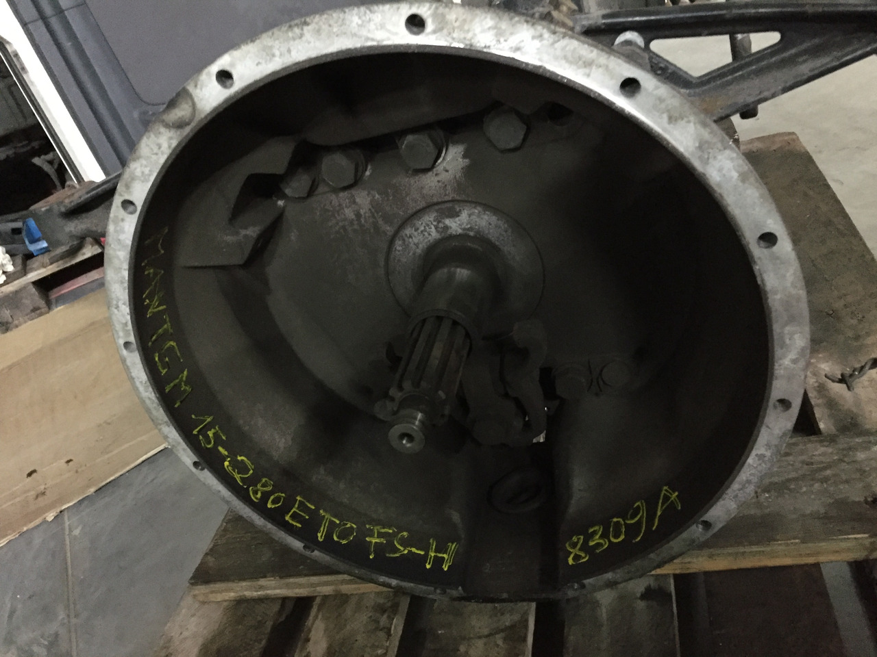 Gebrauchtes Getriebe MAN TGM Typ: ETO FS 8309, Artikel - Nr.: 81.32003 - 6957 - Sebességváltó - Teherautó: 5 kép. Gebrauchtes Getriebe MAN TGM Typ: ETO FS 8309, Artikel - Nr.: 81.32003 - 6957 - Sebességváltó - Teherautó: 5 kép.